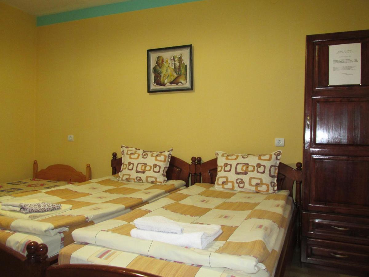 Pri Orehite Guesthouse Орешак Екстер'єр фото