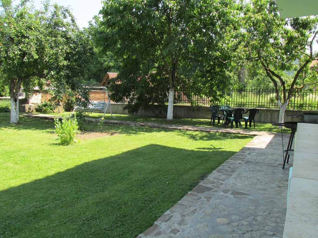 Pri Orehite Guesthouse Орешак Екстер'єр фото
